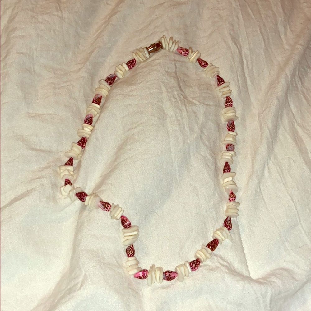 Beach necklace. Never worn, in great condition. Willing to negotiate‼️